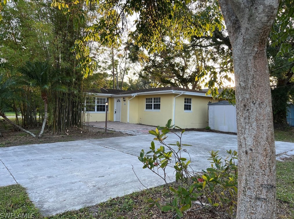 1030 Alderman St, Fort Myers, FL 33916-1304