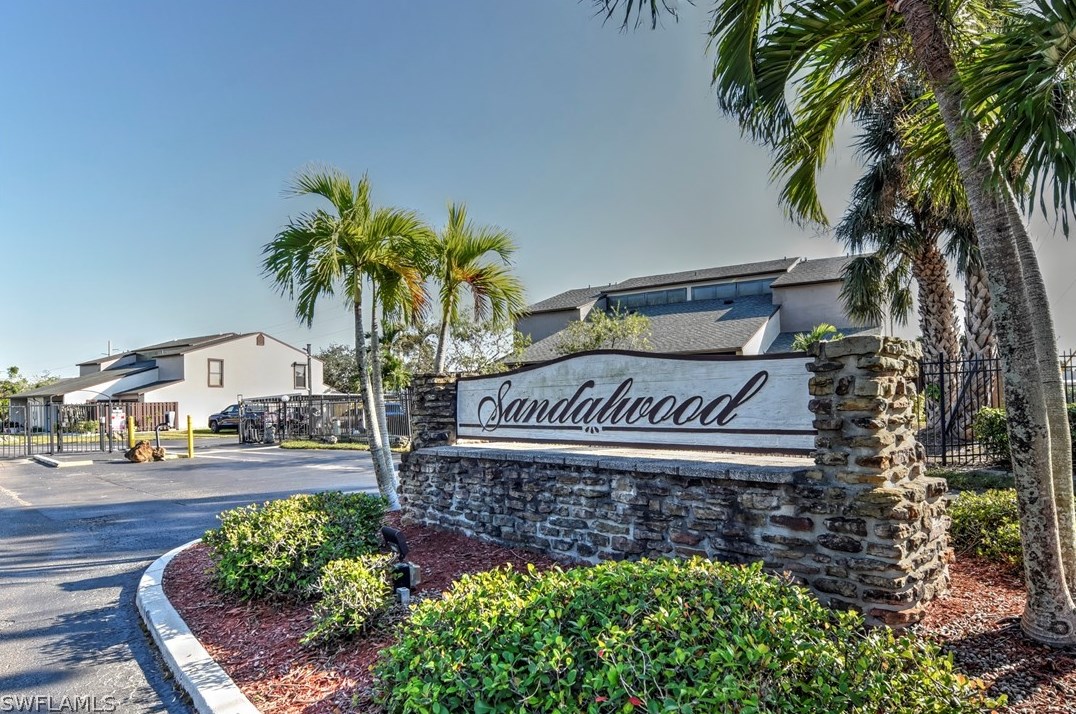 8925 Somerset Blvd, Fort Myers, FL 33919-4879