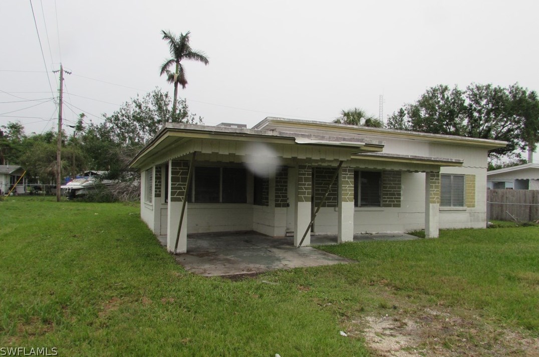 74 Victoria Dr, Fort Myers, FL 33917-4143