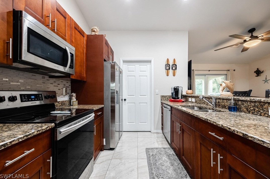 2029 Detroit Dr, Labelle FL  33935-5396 exterior