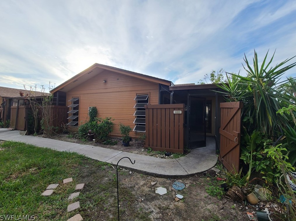 6322 Royal Woods Dr, Fort Myers, FL 33908-6185