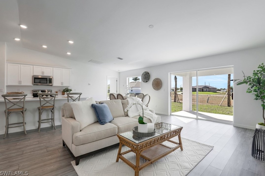 2804 6th Pl, Cape Coral FL  33909-4377 exterior