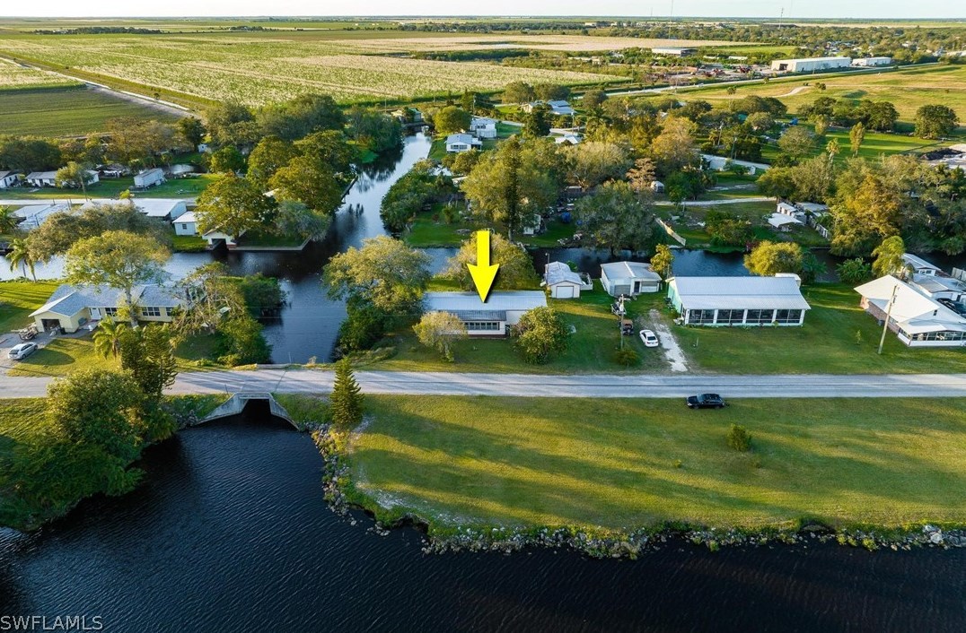 1690 Riverside Dr, Moore Haven, FL 33471