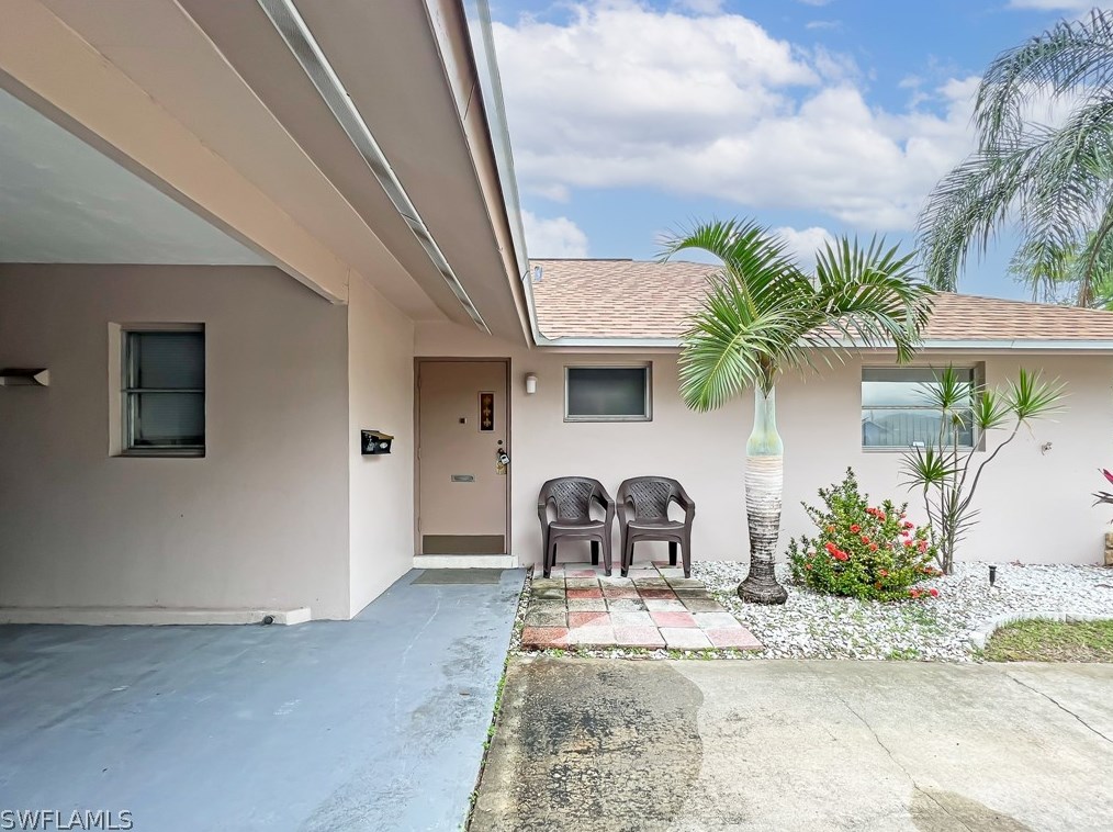 279 Rosewood Ct, Lehigh Acres, FL 33936