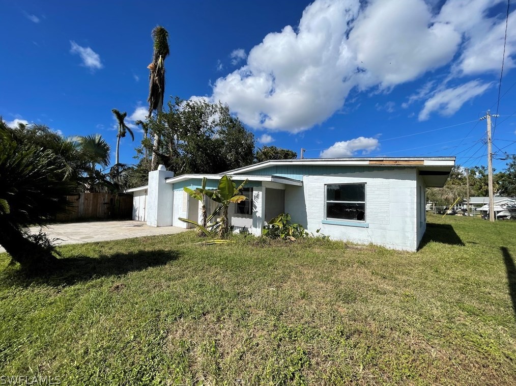 78 Victoria Dr, Fort Myers, FL 33917-4143