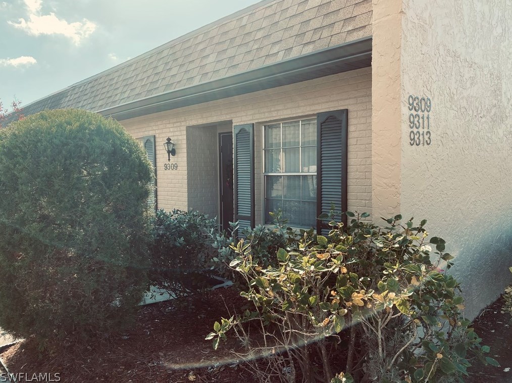 9309 Lennex Ln, Fort Myers, FL 33919-4313