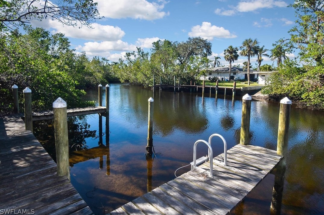 7151 Hendry Creek Dr, Fort Myers, FL 33908-4211