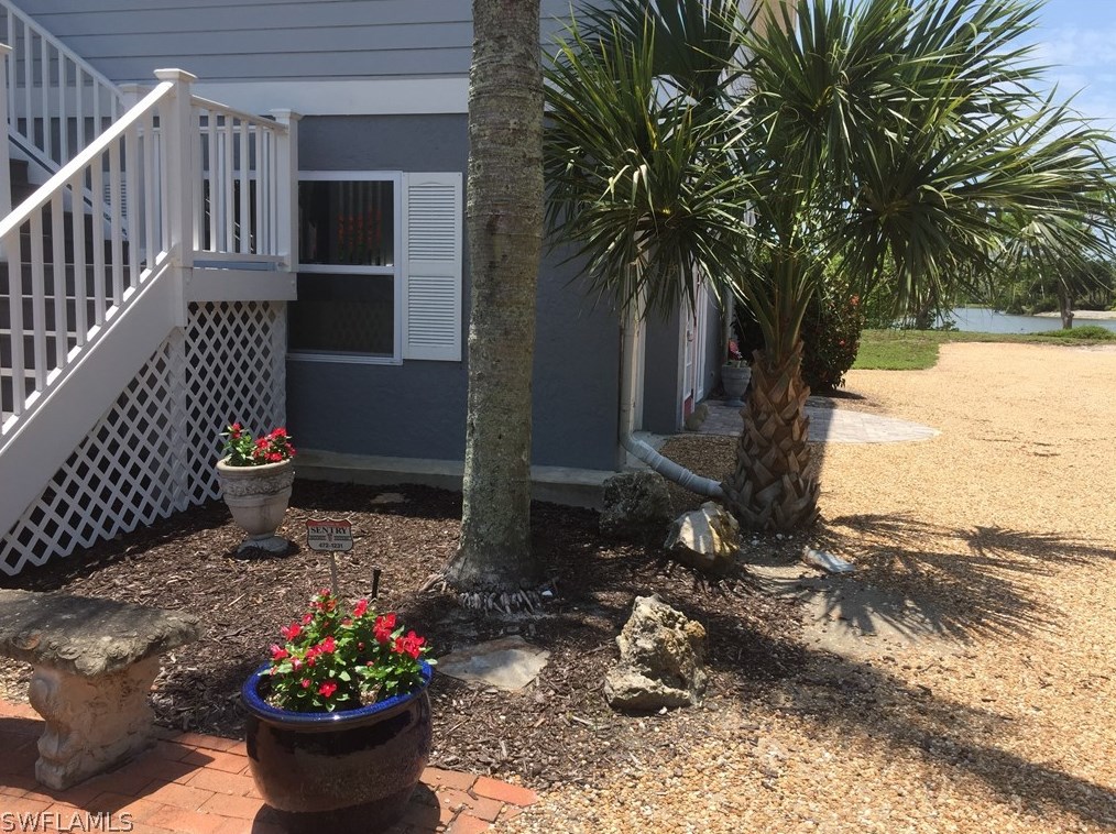 9127 Mockingbird Dr, Sanibel, FL 33957