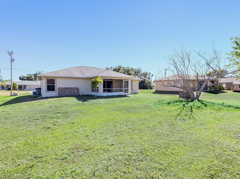 722 Rue Labeau Cir, Fort Myers, FL 33913-7508