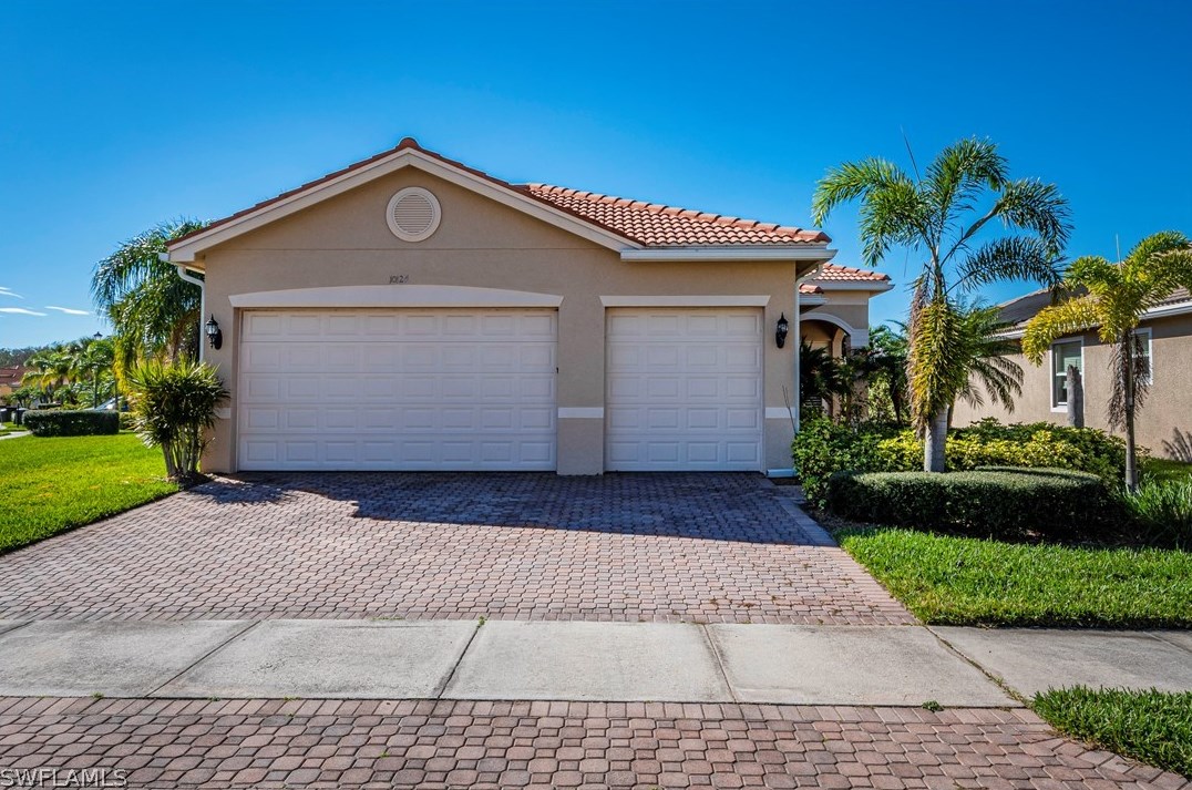 10124 Sugar Maple Ln, Fort Myers, FL 33913-8858