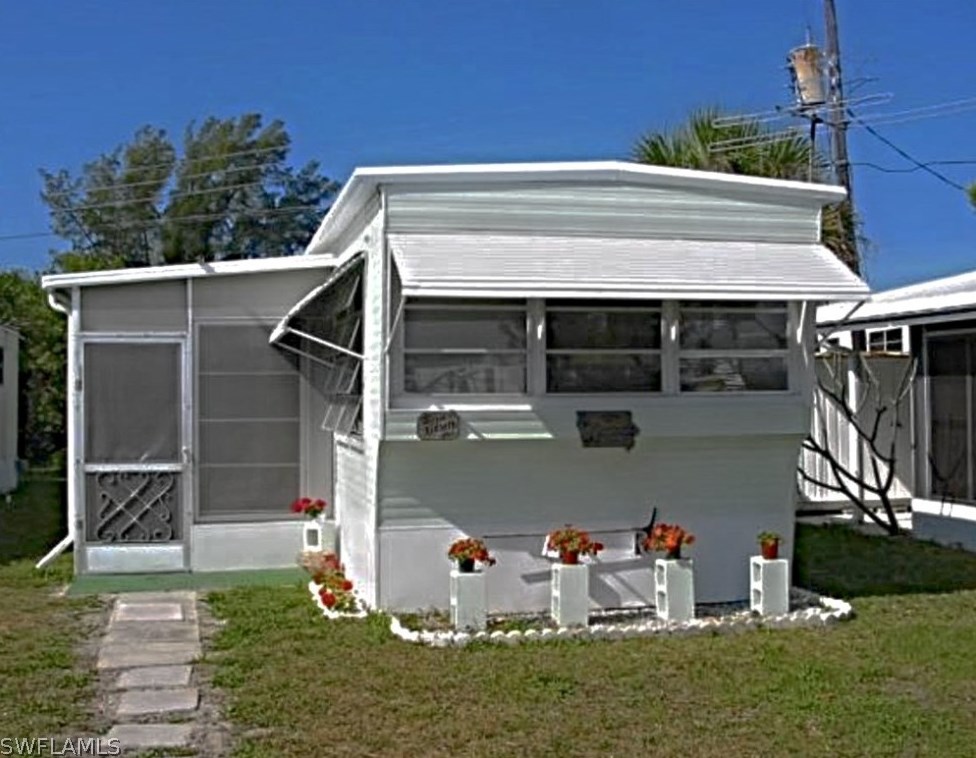 7 Helen Ln, Fort Myers Beach, FL 33931