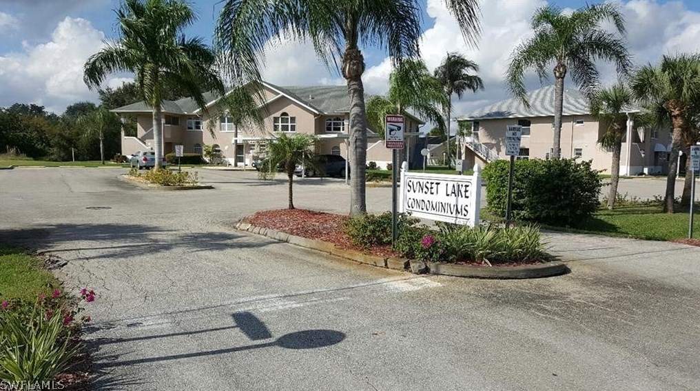28 Cosmopolitan Dr #15, Lehigh Acres, FL 33936
