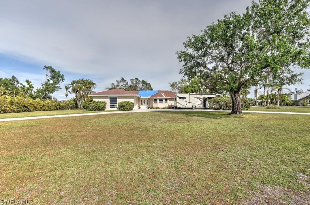 7239 Lake Dr, Fort Myers, FL 33908-4117