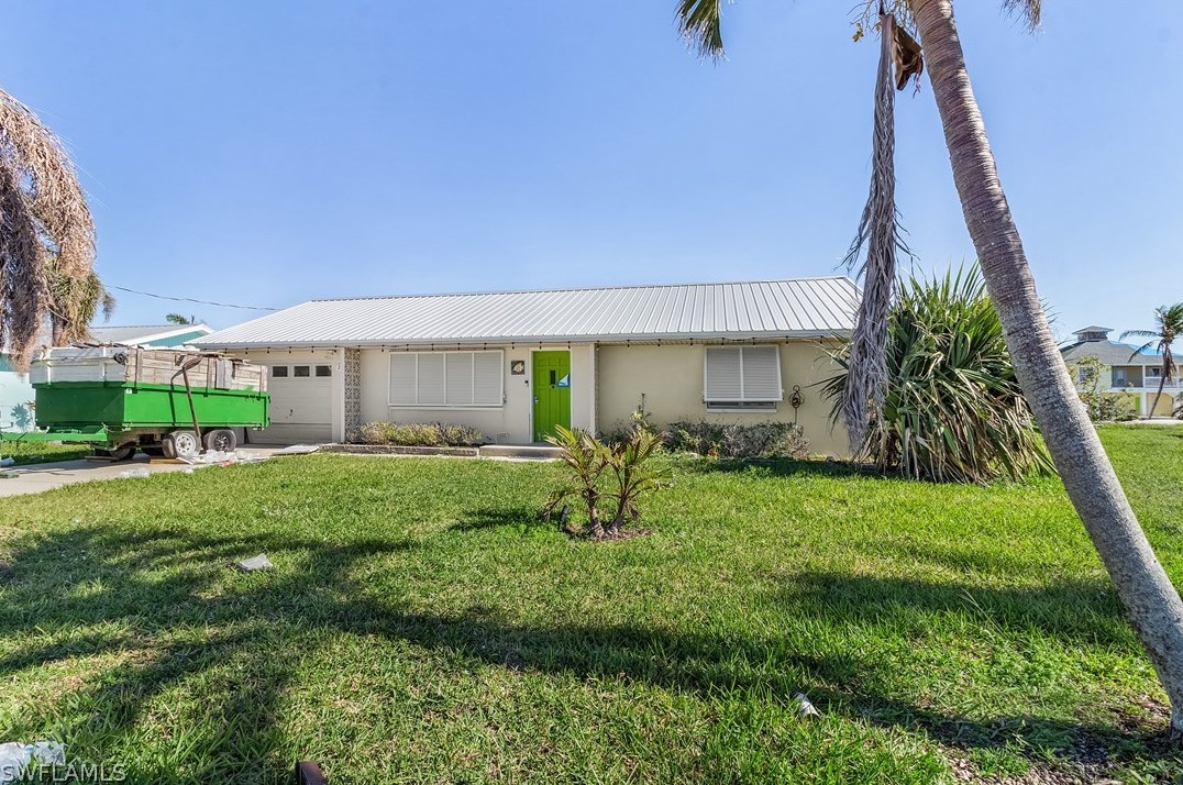 2690 Mangrove St, Saint James City, FL 33956