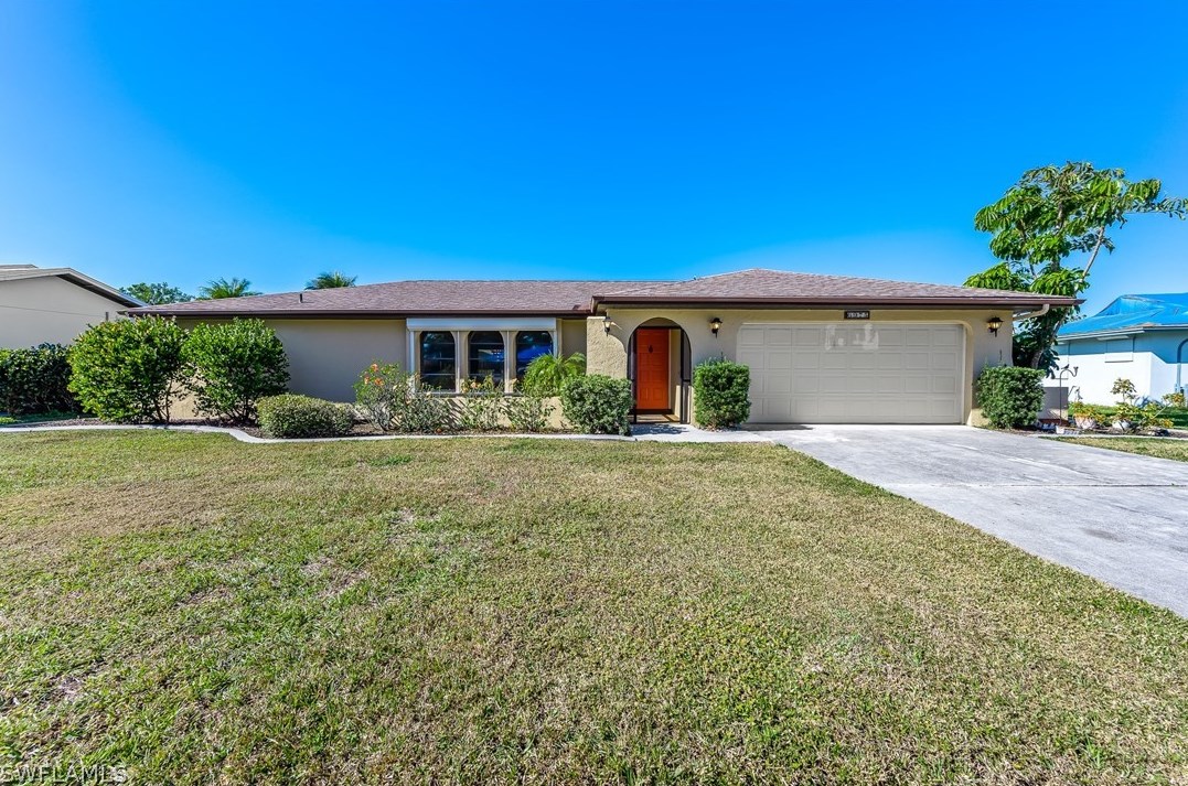 6975 Scarboro Dr, Fort Myers, FL 33919-6944