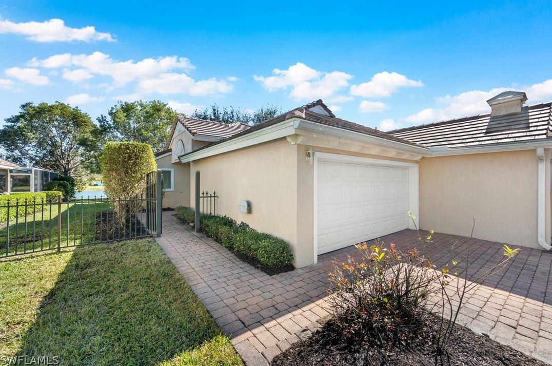 2208 Summersweet Dr, Alva FL  33920-4606 exterior