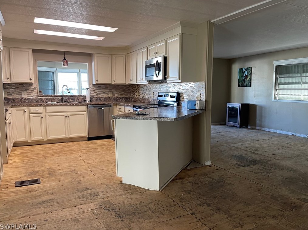 14725 Tea Party Ln, Fort Myers, FL 33917-9062