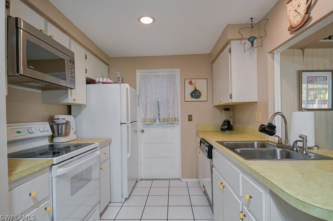 2455 Woodland Cir, Fort Myers, FL 33907-5814
