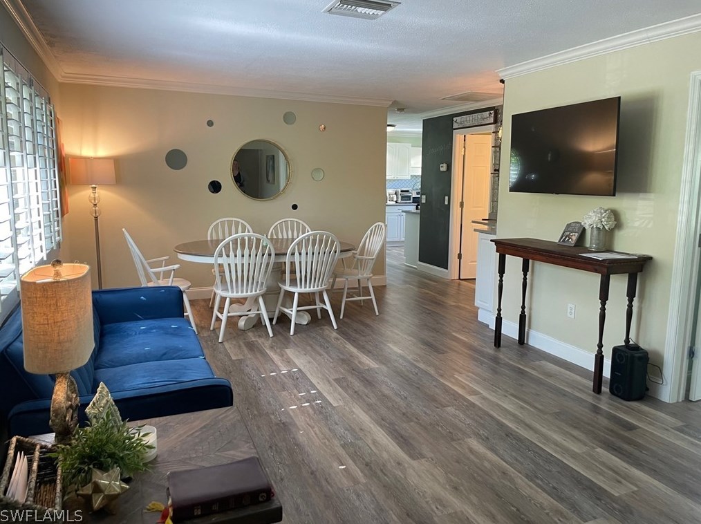 1325 Canterbury Dr, Fort Myers, FL 33901-8760