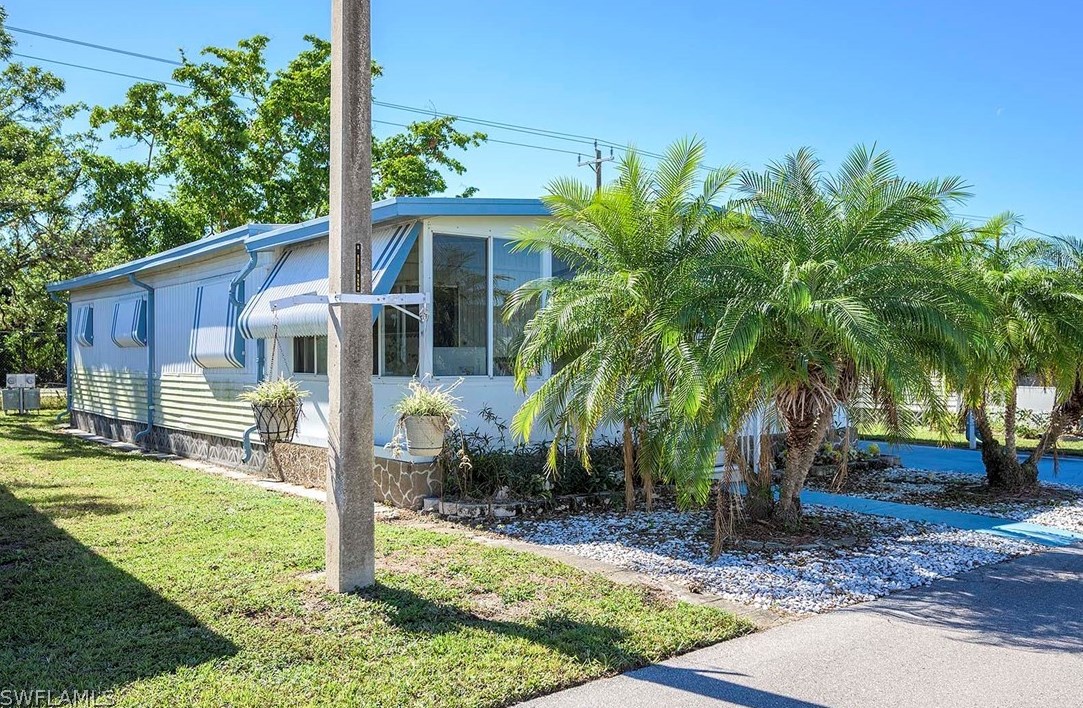 7 Poinsettia Dr, Fort Myers, FL 33905-4342