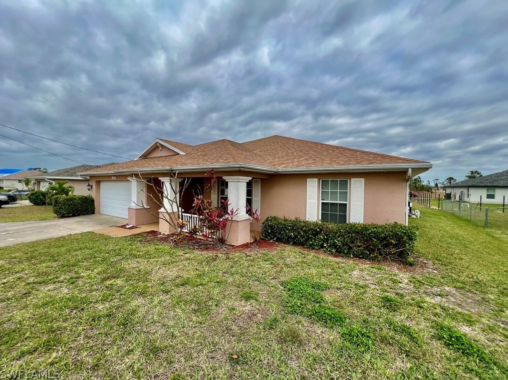 1709 Gator Cir, Cape Coral, FL 33909-6205