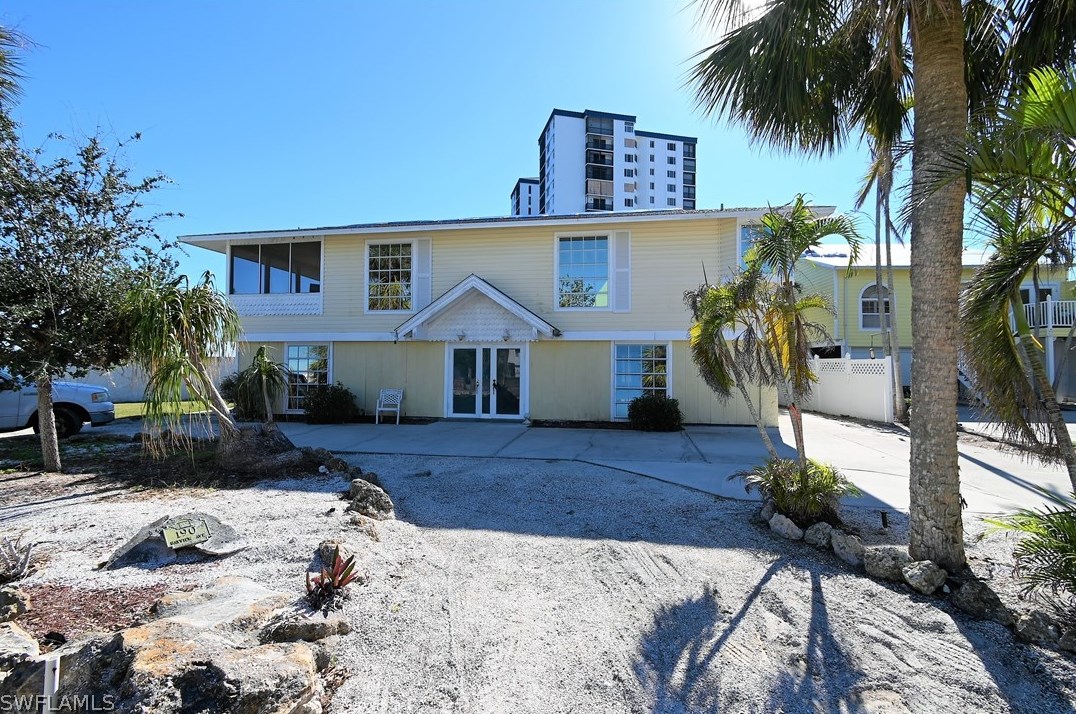190 Bayview Ave, Fort Myers Beach, FL 33931