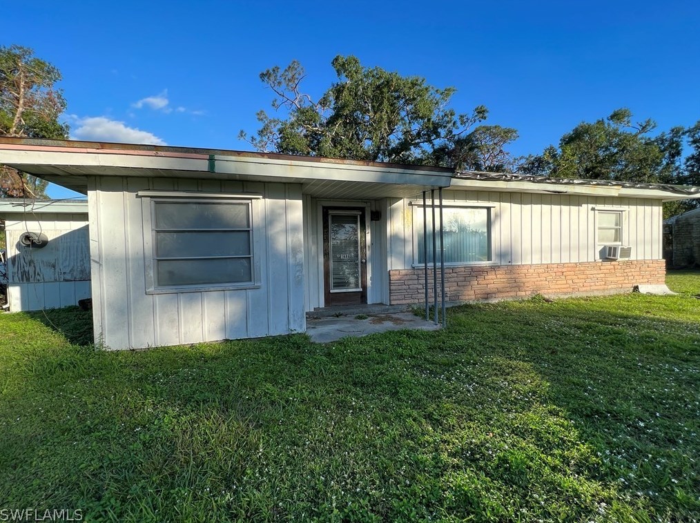 1486 Piney Rd, Fort Myers, FL 33903-5530