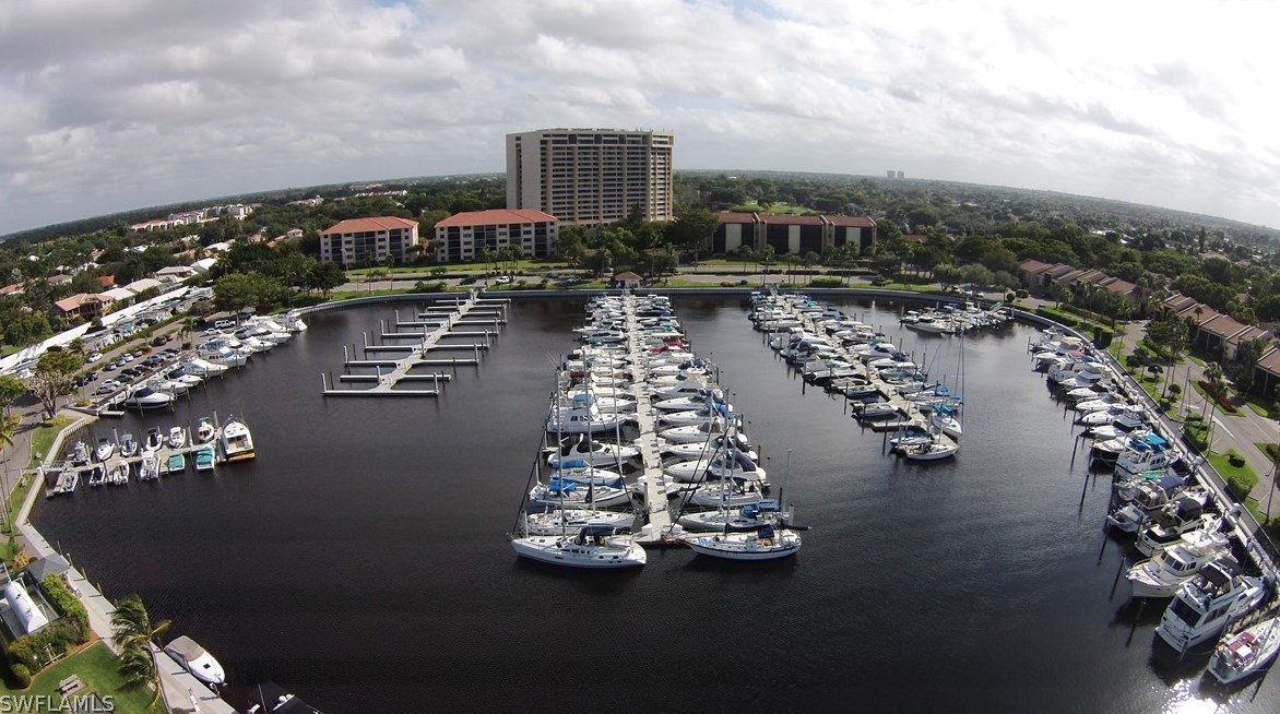 4387 Bowsprit Ct, Fort Myers FL  33919-4752 exterior