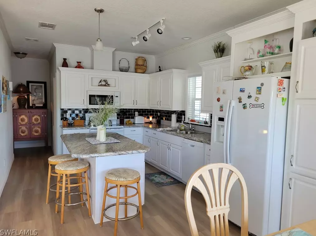 196 Sun Cir, Fort Myers, FL 33905-3153