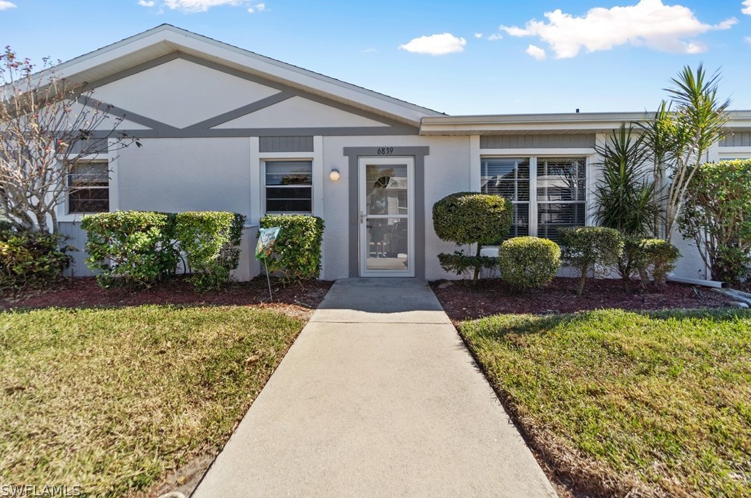 6839 Sandtrap Dr, Fort Myers, FL 33919-6368