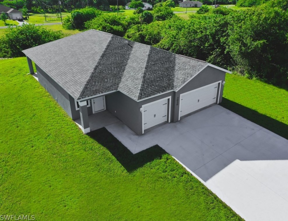 8012 Royal Cir, Labelle, FL 33935-5535