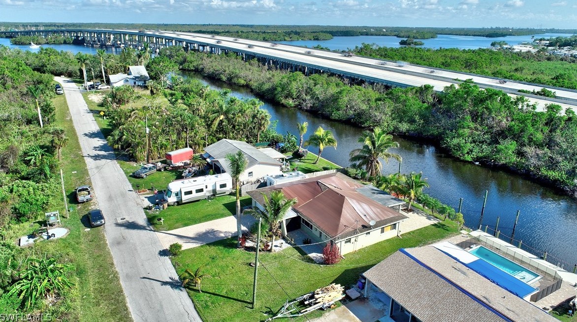 107 Schneider Dr, Fort Myers, FL 33905-2711