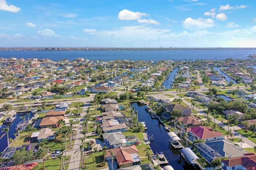 5236 Seminole Ct, Cape Coral, FL 33904-5838