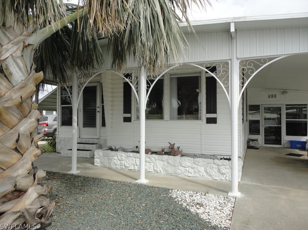 219 Cobblestone Ln, Fort Myers, FL 33917-3053