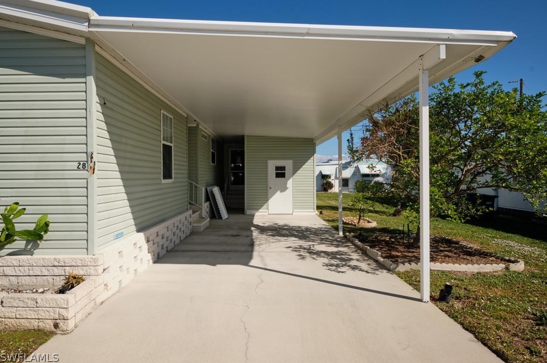 28 Garden Dr, Fort Myers, FL 33908-1885