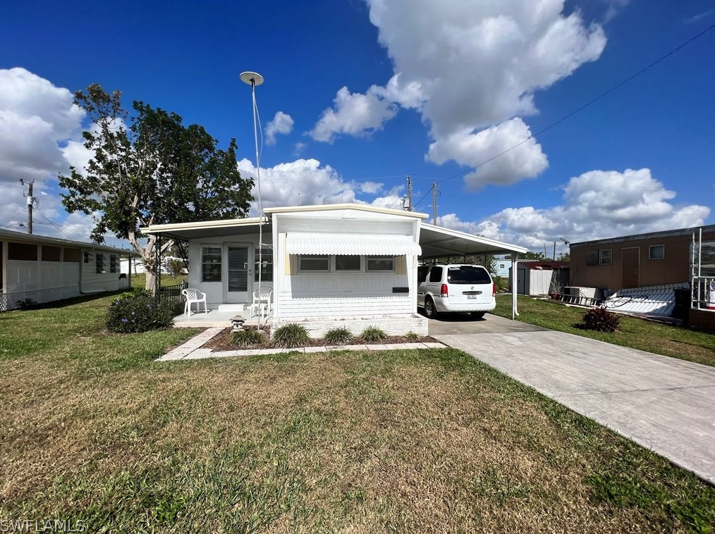 325 Lantern Ln, Fort Myers, FL 33917-6520