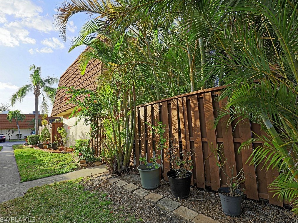 5212 Cedarbend Dr, Fort Myers, FL 33919-7501