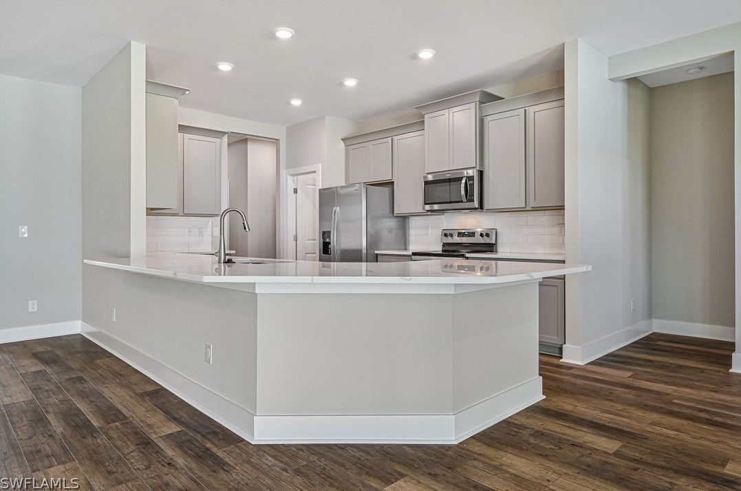 1317 8th Pl, Cape Coral, FL 33909-1422