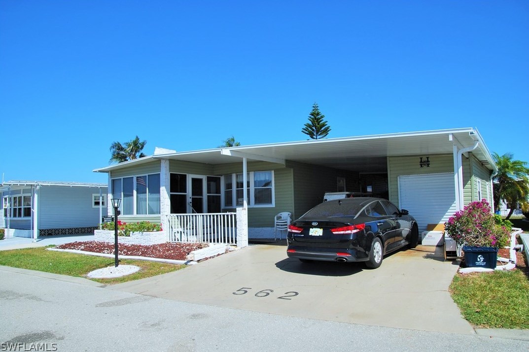 562 Hogan Dr, Fort Myers, FL 33903-2610