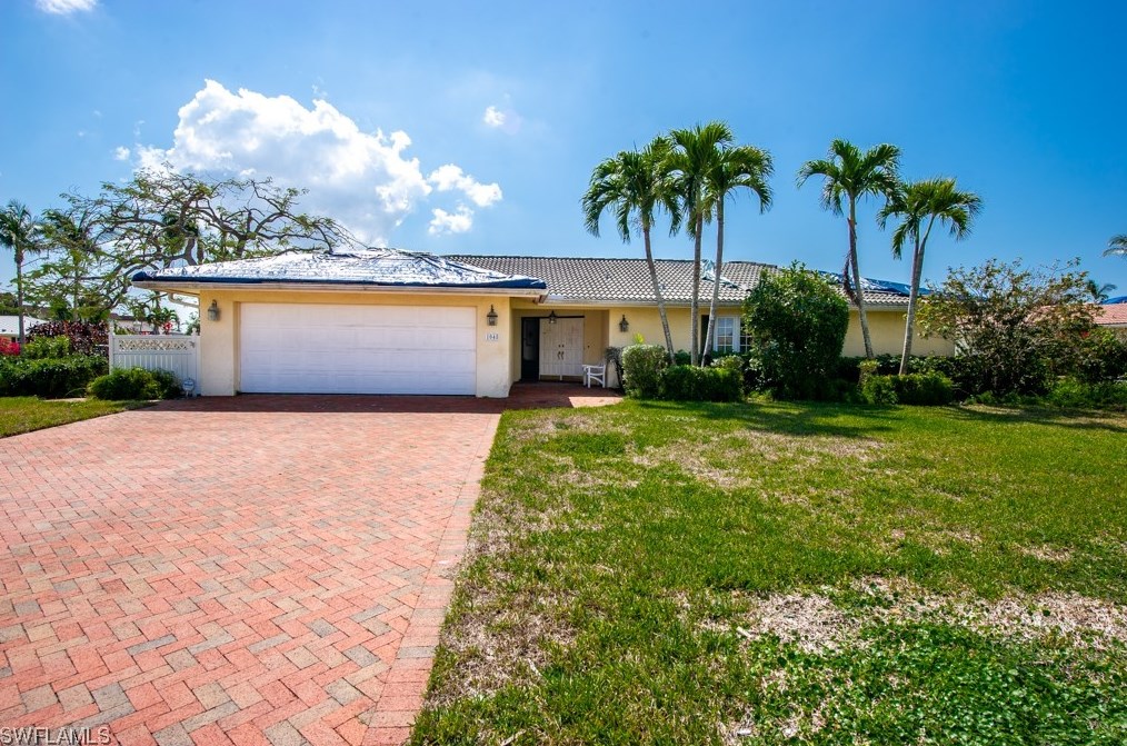 1048 Bal Isle Dr, Fort Myers, FL 33919-5904