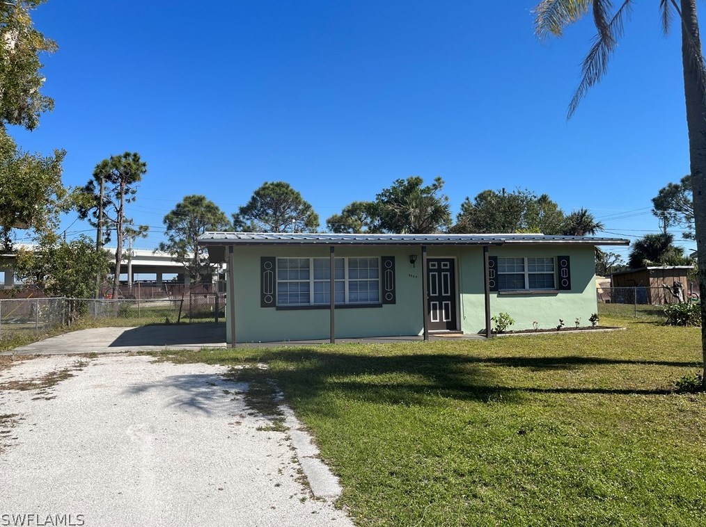 3557 Spruce Ln, Fort Myers, FL 33901-0941