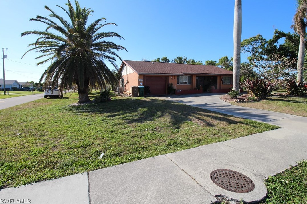 4201 Country Club Blvd, Cape Coral, FL 33904-5238