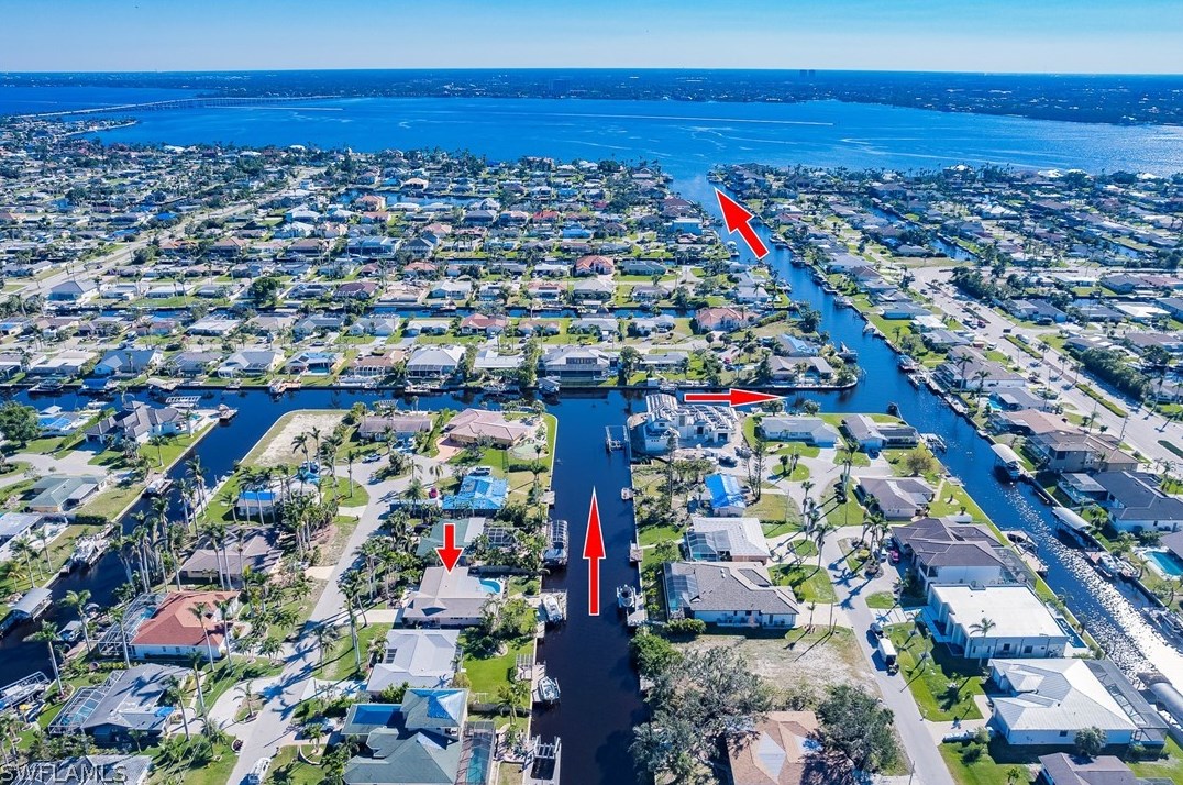 838 Montclaire Ct, Cape Coral, FL 33904-5945