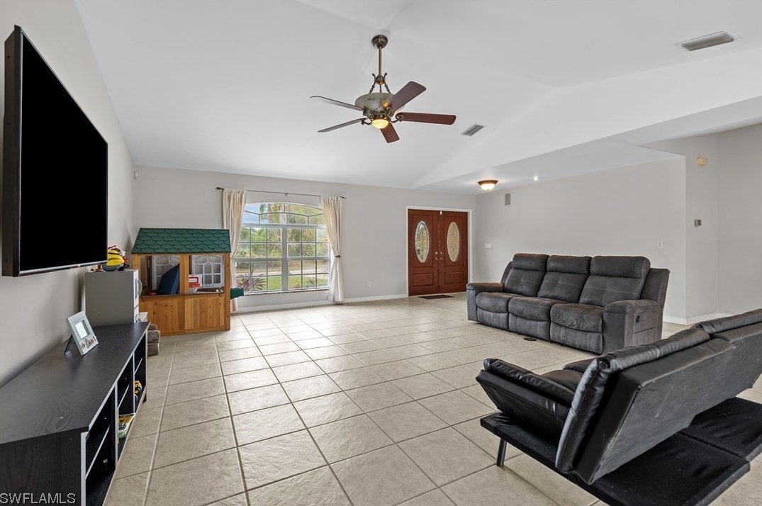 3737 Trent St, Fort Myers FL  33905-5715 exterior