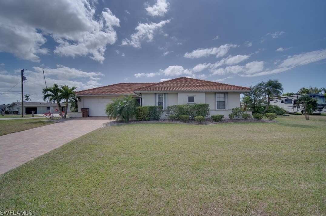 136 45th Ter, Cape Coral, FL 33904-8330