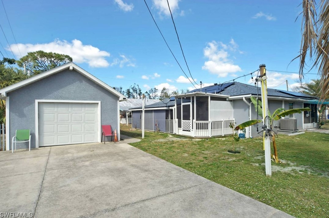 272 Hubbard Ave, Fort Myers, FL 33917-4051