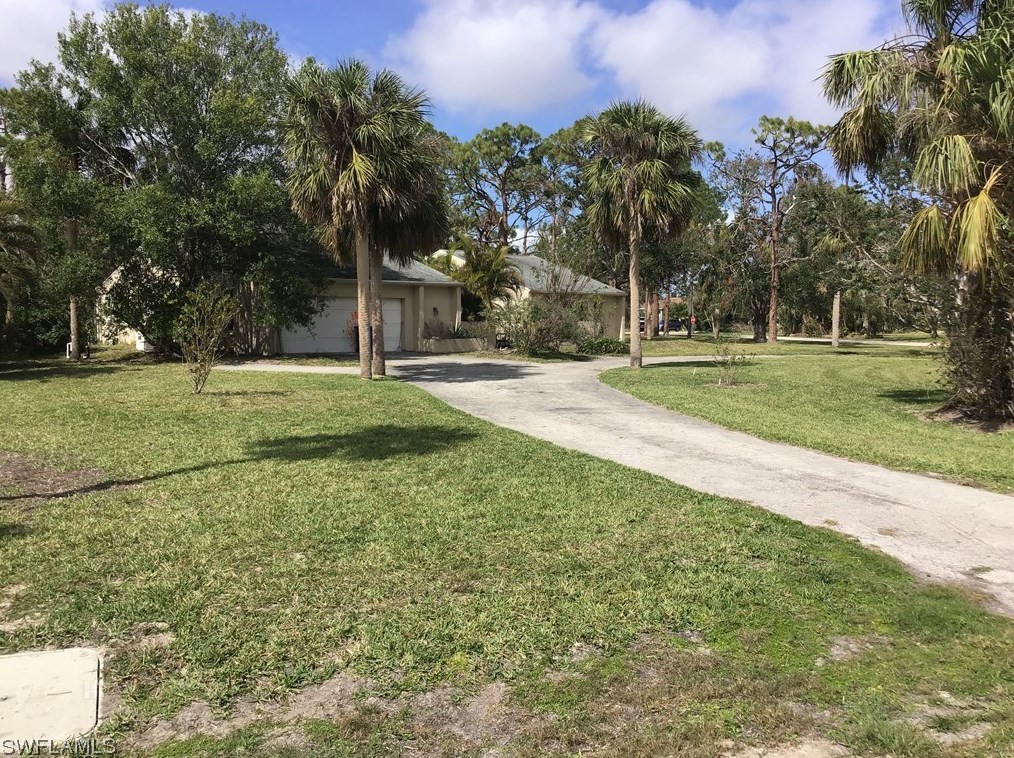 7256 Lake Dr, Fort Myers, FL 33908-4118