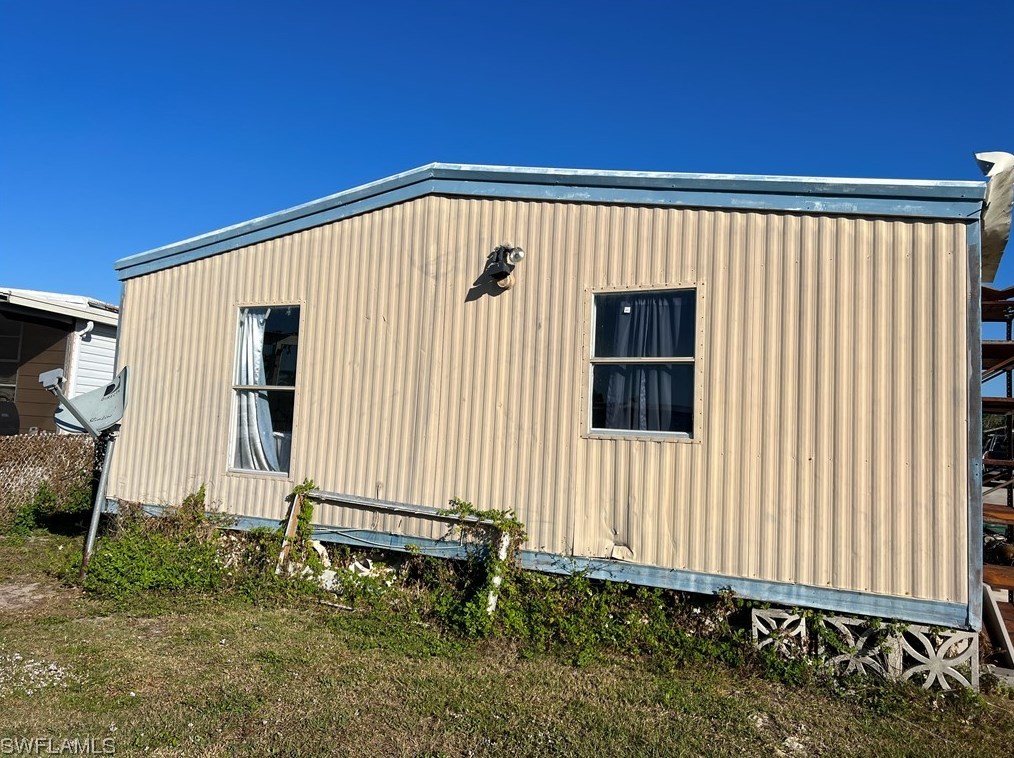 11141 Ballweg Ln, Fort Myers, FL 33908-3352