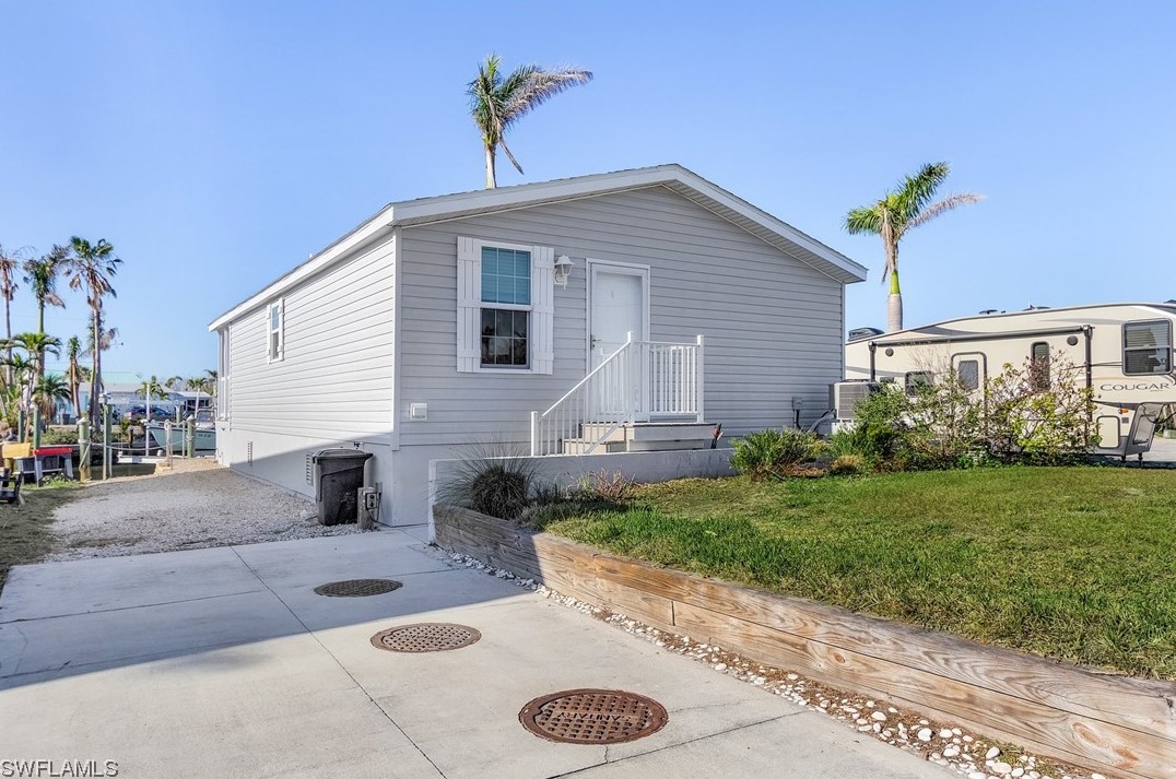 3939 George Sawyer Ln, Saint James City, FL 33956