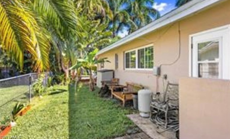 5668 Eichen Cir, Fort Myers FL  33919-2514 exterior